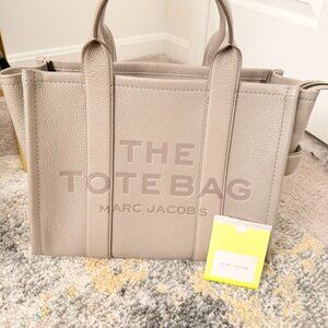 D8: Marc Jacobs Tote Bag (MEDIUM)